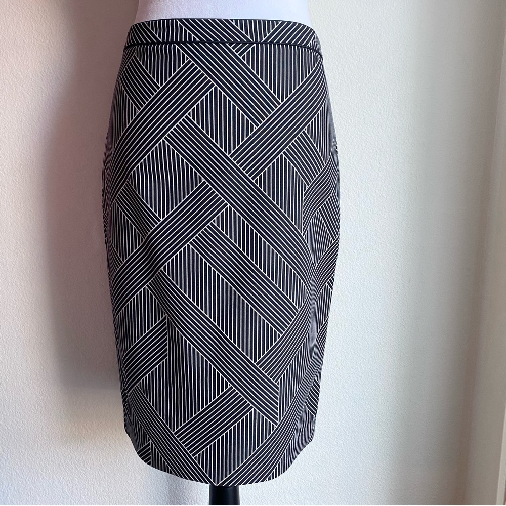 Ann Taylor Black & White Geometric Print Pencil Skirt 2